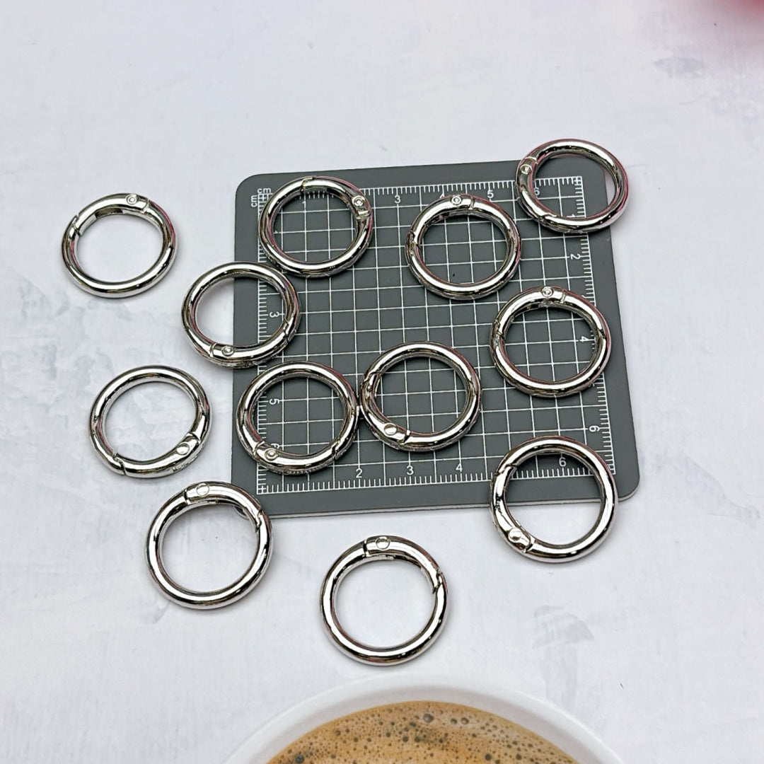 バネ式金具パーツ - 使いやすくてしっかり留まるチャーム用パーツ 54番