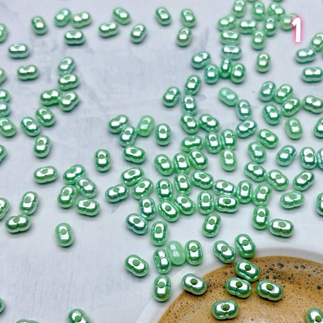 中粒アクリルピーナッツビーズ – ころんと可愛い形が魅力  42番