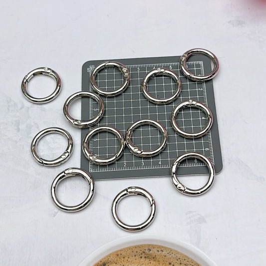 バネ式金具パーツ - 使いやすくてしっかり留まるチャーム用パーツ   54番